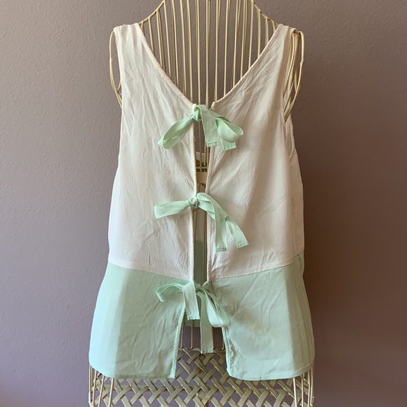 ❗️FREE Colorblock Back-tie Top📍with $25 purchase📍 MUST BUNDLE - Picture 3 of 12